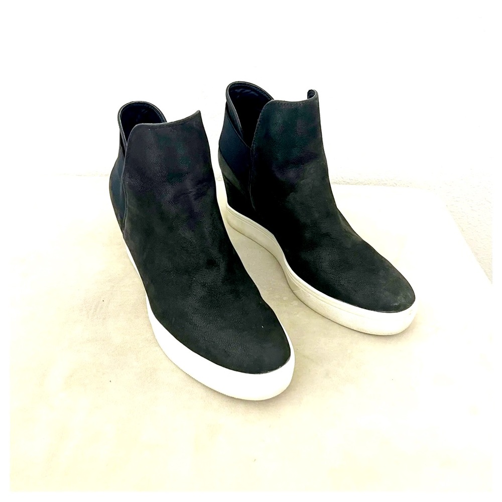 Maurices l Tia Ankle Black Wedges size 8